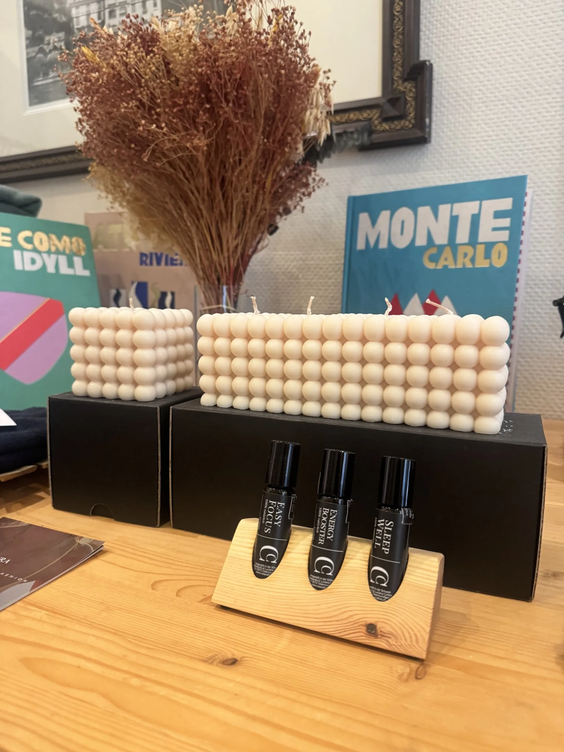 Hotelshop mit Kerzen und Roll-ons von Casa Cafaro