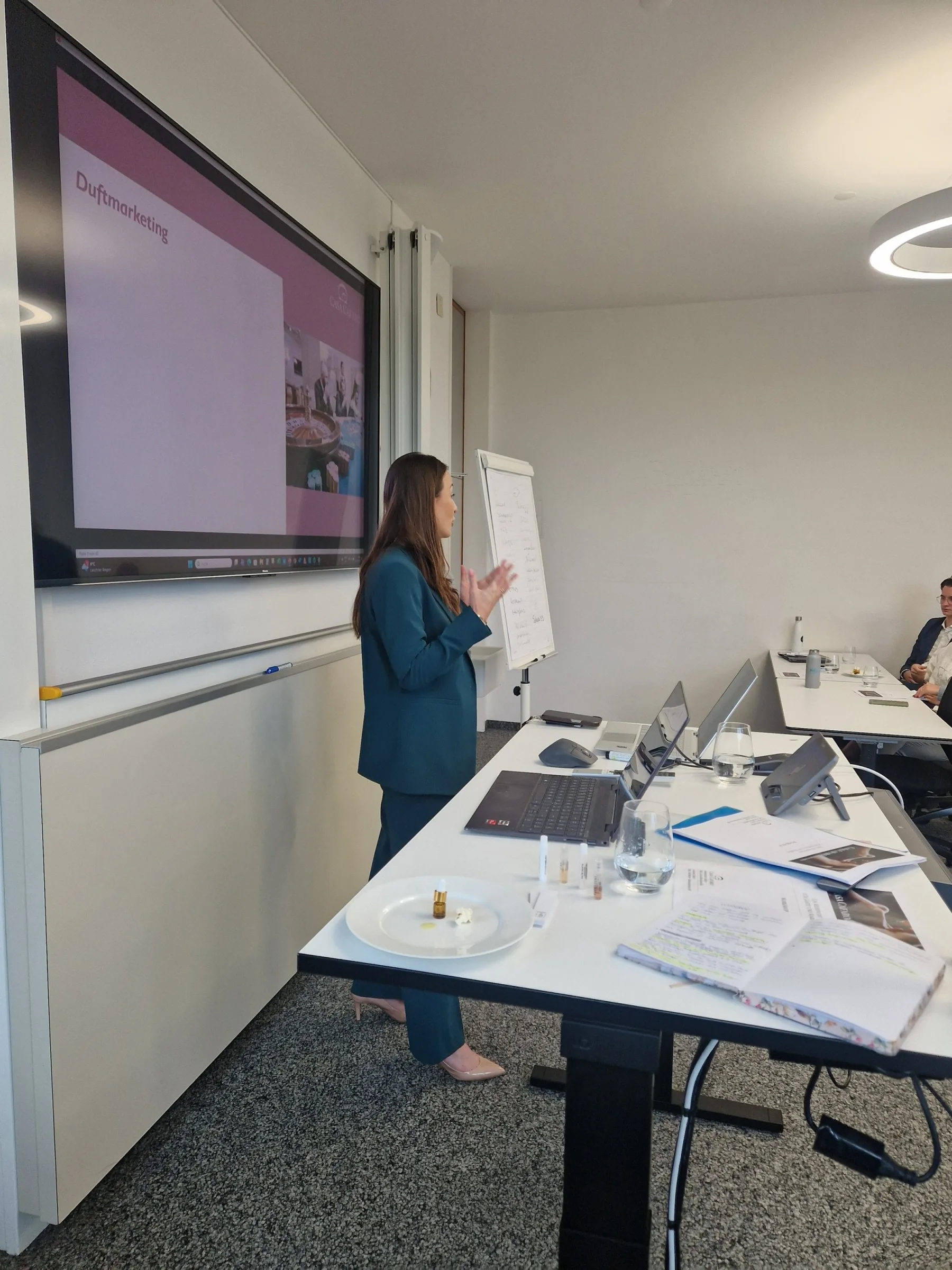 Luciana Cafaro unterrichtet Duftmarketing an der Hotelfachschule Luzern